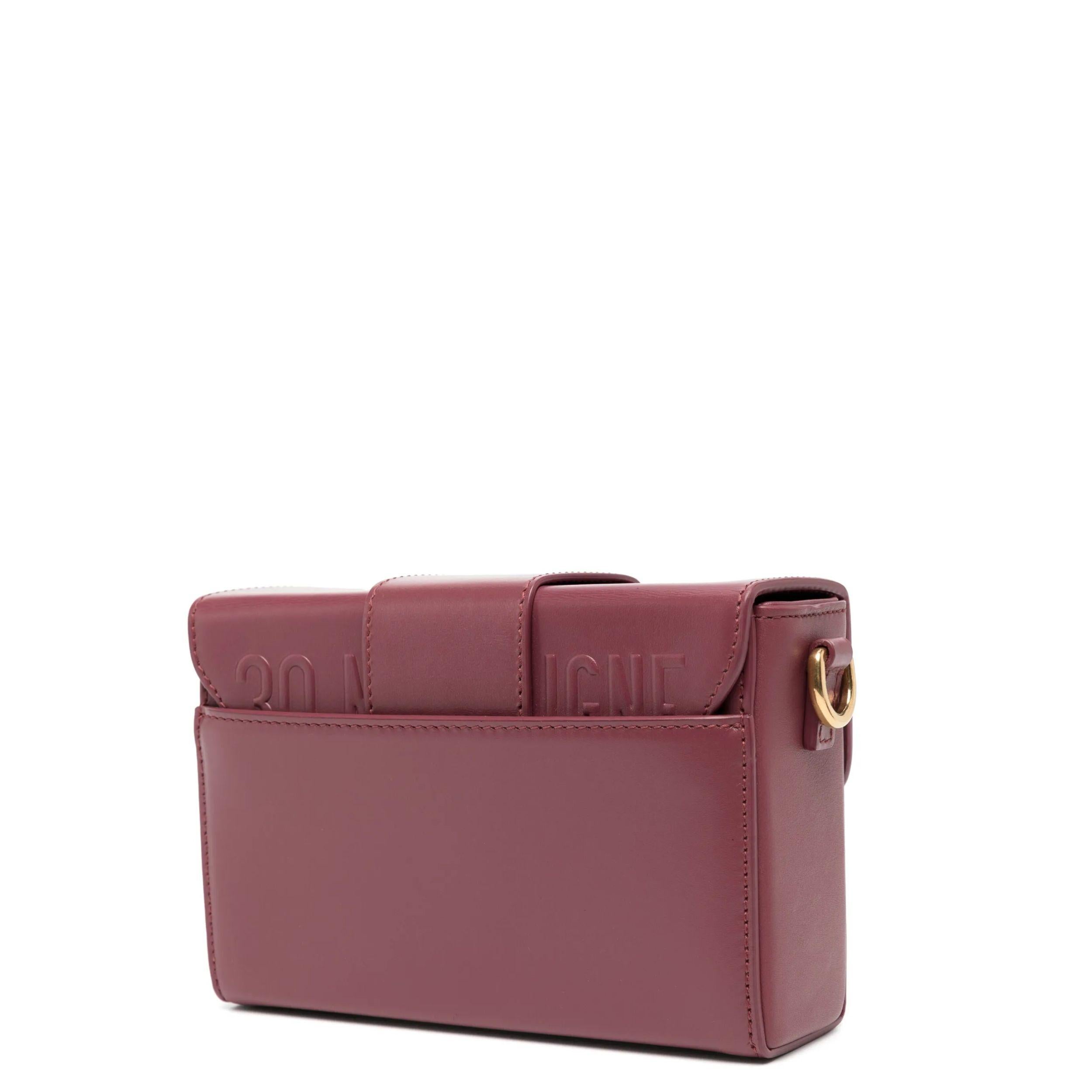 - Dark pink
- Calfskin leather
- Gold-tone hardware
- Flap-buckle fastening
- Adjustable shoulder strap
- Internal zip-fastening pocket
- Leather interior
- Comes with original dust bag
- Condition: Excellent
This pre-loved bag is in excellent