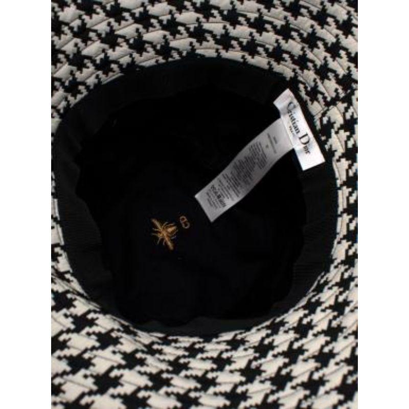 Dior 30 Montaigne Large Brim Bucket Hat with Veil - Size 57 For Sale 3