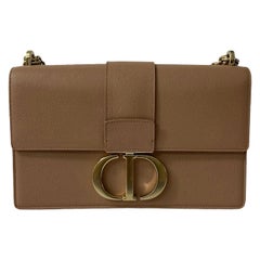 Dior 30 Montaigne Pulvertasche aus Kalbsleder mit goldener Hardware