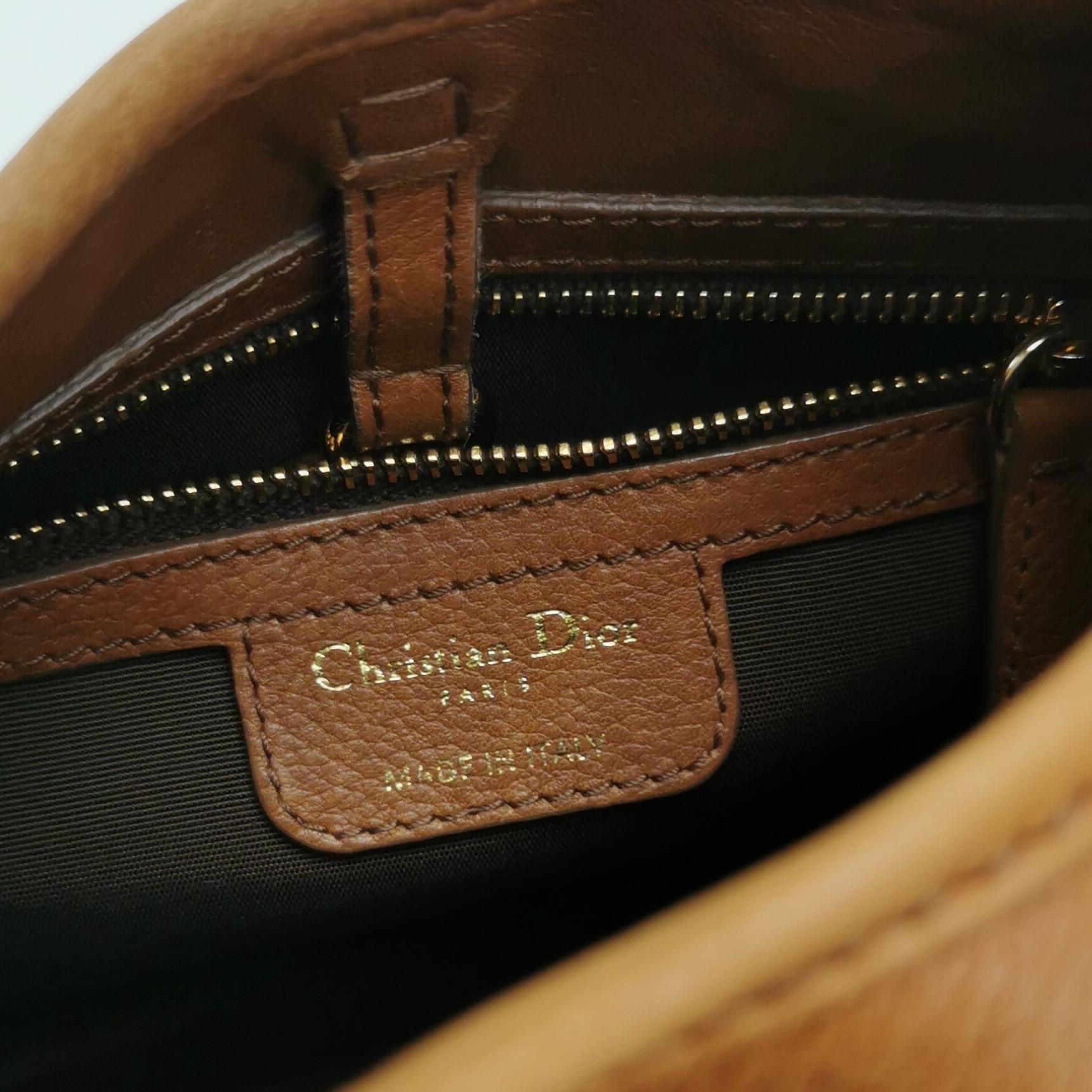 Dior 61 Fourre-tout Brown avec poignée anneau en métal doré Bon état - En vente à AUBERVILLIERS, FR