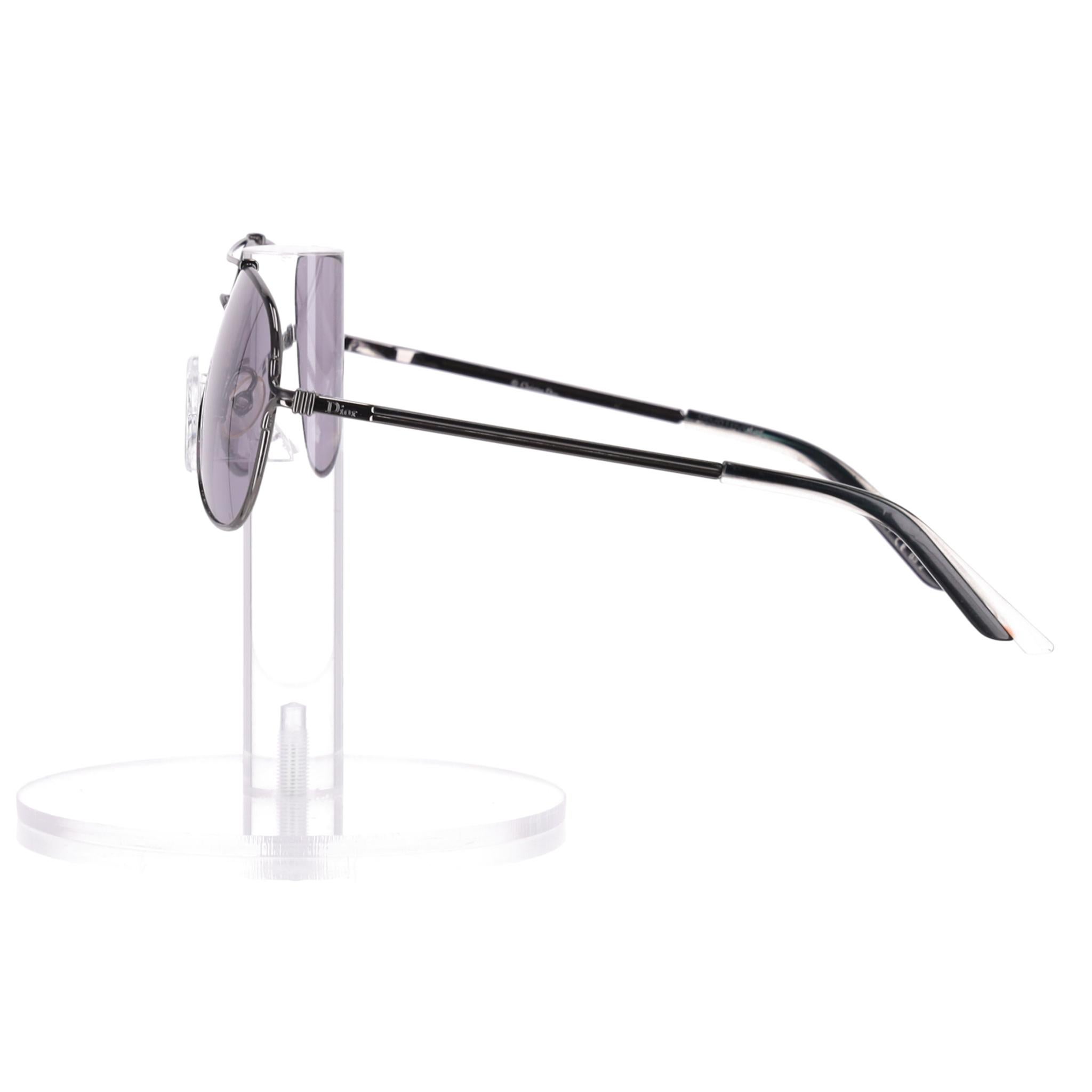 Gafas de sol de aviador Dior

Gafas de sol de aviador 