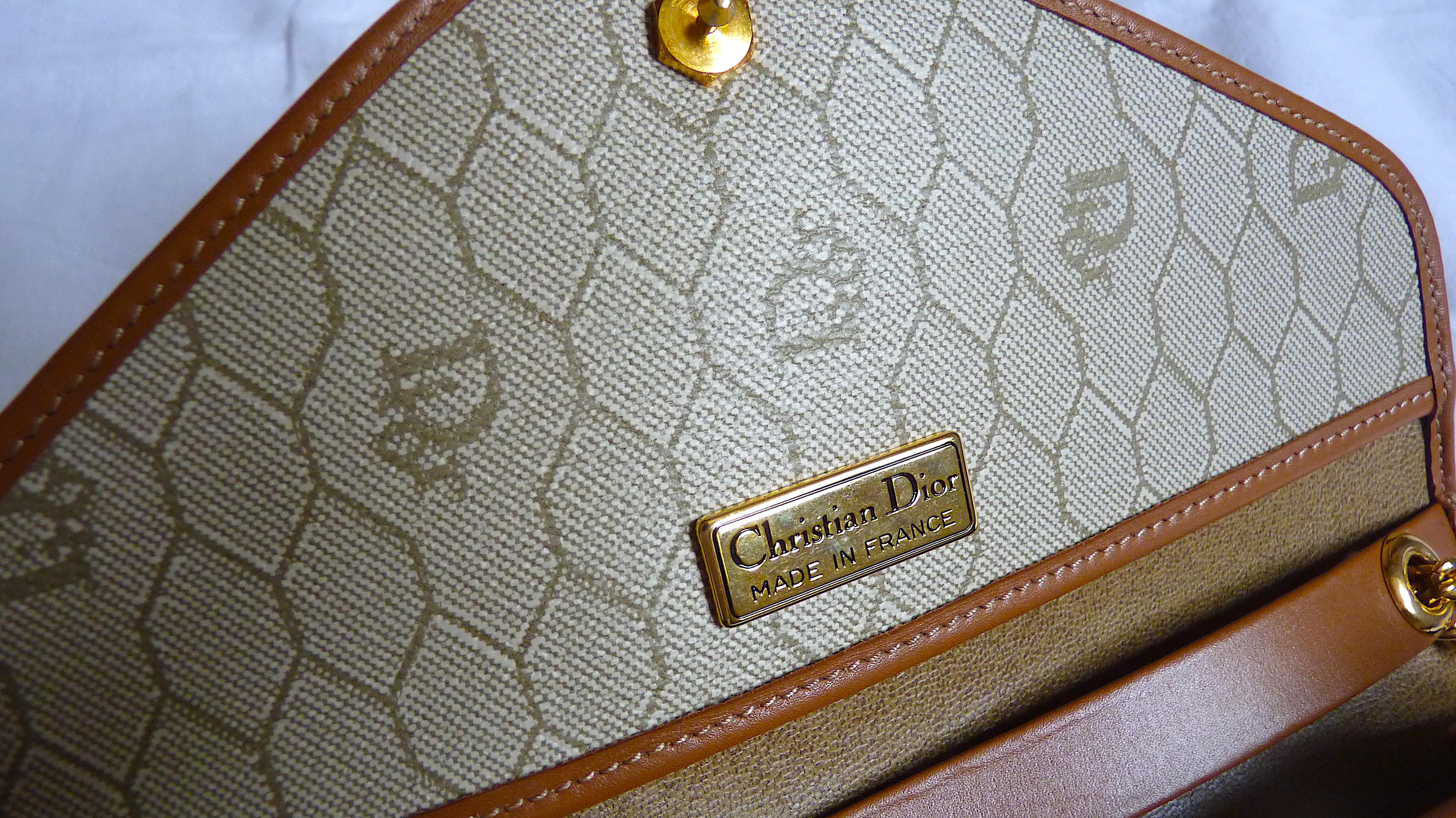 DIOR Tasche Beige Logo Canvas Brown Leder Gold Metallkette Vintage aus den 1980er Jahren (Braun) im Angebot