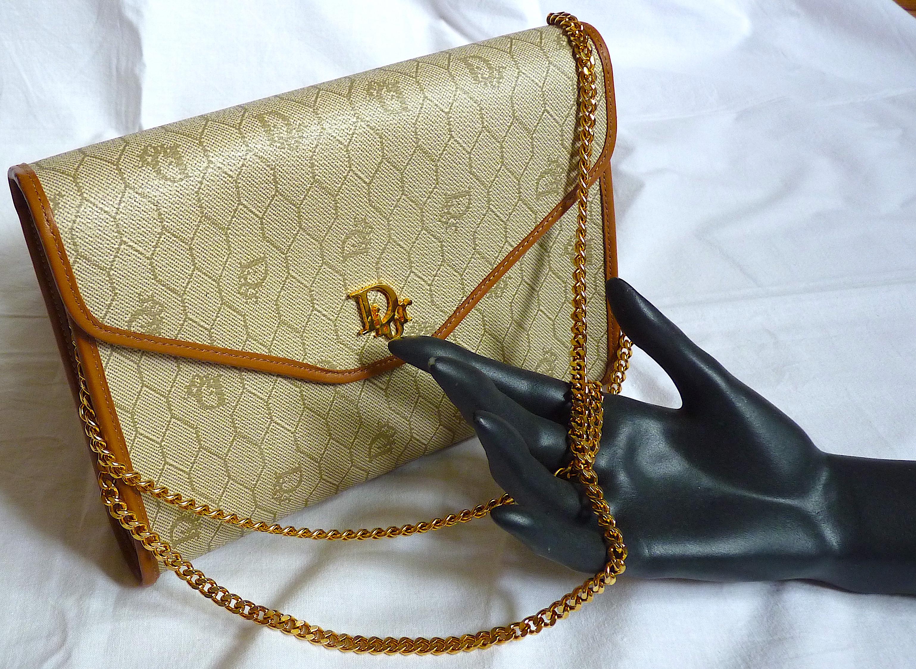 DIOR Tasche Beige Logo Canvas Brown Leder Gold Metallkette Vintage aus den 1980er Jahren im Zustand „Neu“ im Angebot in CHAMPEAUX-SUR-SARTHE, FR