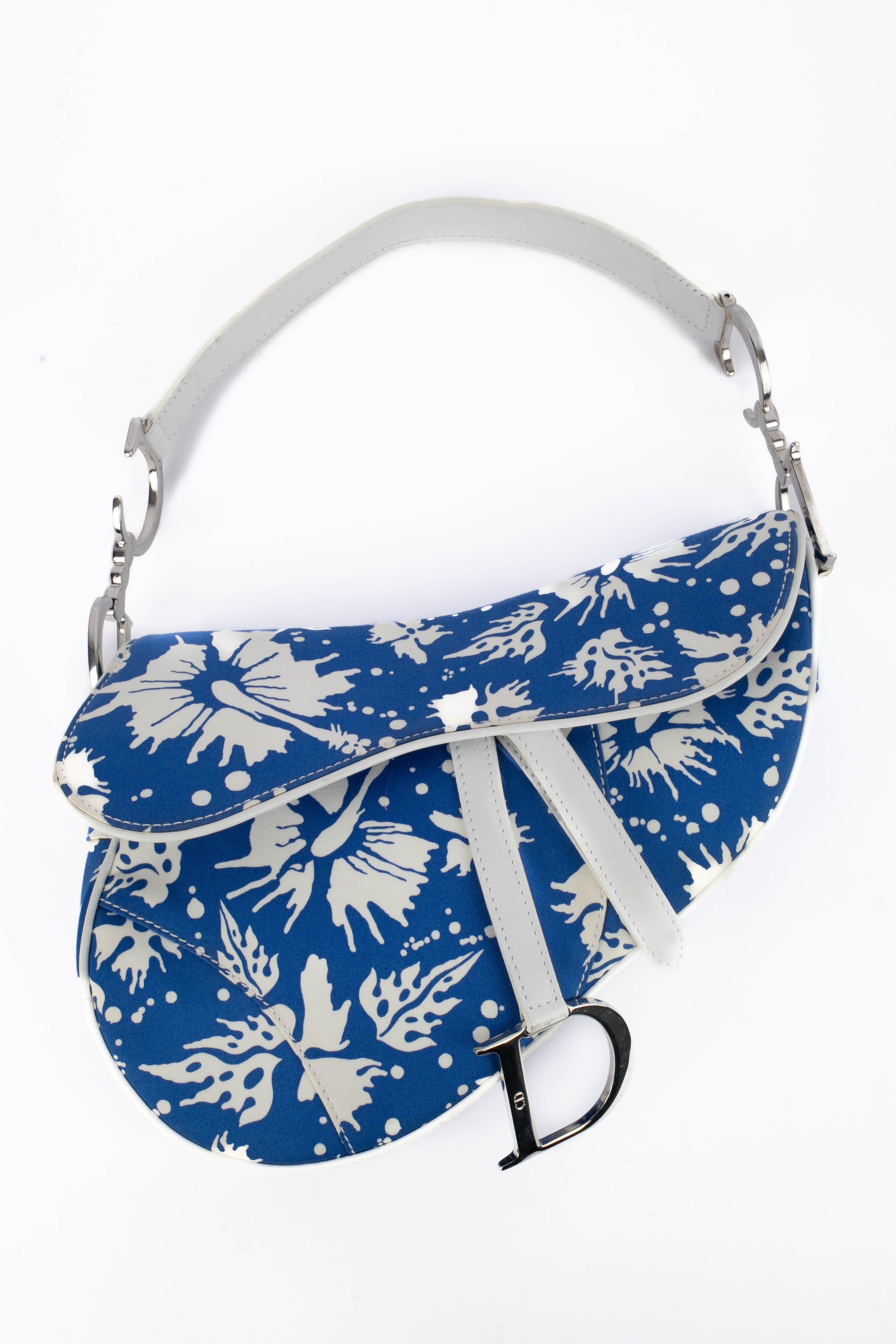 Dior Tasche 'Saddle Surf' Frühjahr 2004 im Zustand „Hervorragend“ im Angebot in SAINT-OUEN-SUR-SEINE, FR