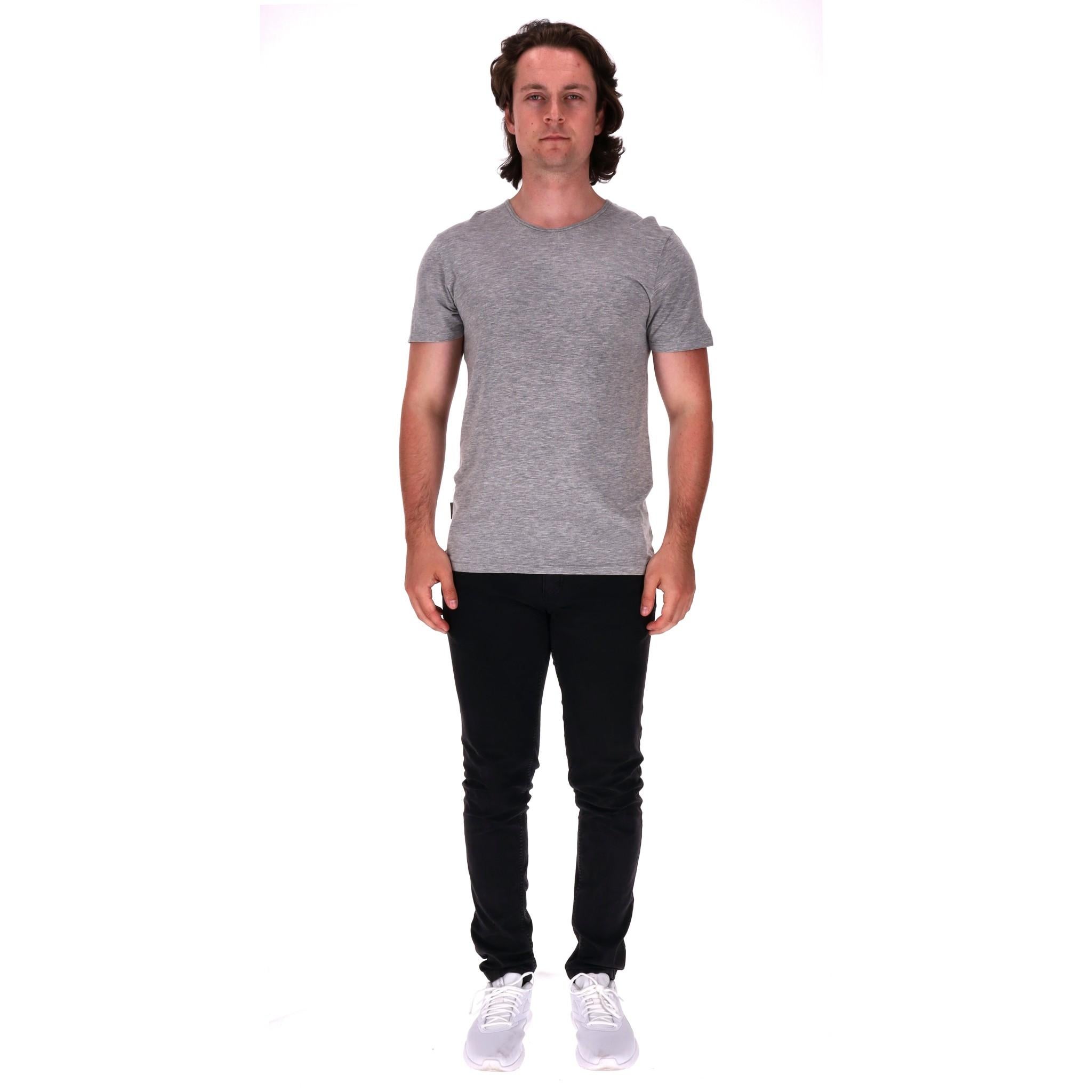 Dior Basic Modal T-Shirt

Grey short sleeve T-shirt crafted from modal and designed with round neckline.

Rrp Approx. £450

Size – 54FR

Condition – Very Good

Composition – 95% Modal, 5% Elastane