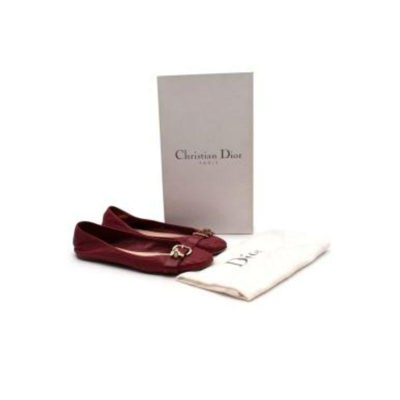 Dior Bee Embellished Red Leather Ballerinas

-Round toe 
-Buckle detail & bee embellishment 
-Slip on style 
-Branded leather insoles 

Material: 

Leather 

Made in italy 

9.5/10 excellent conditions, please refer to images for further details.
