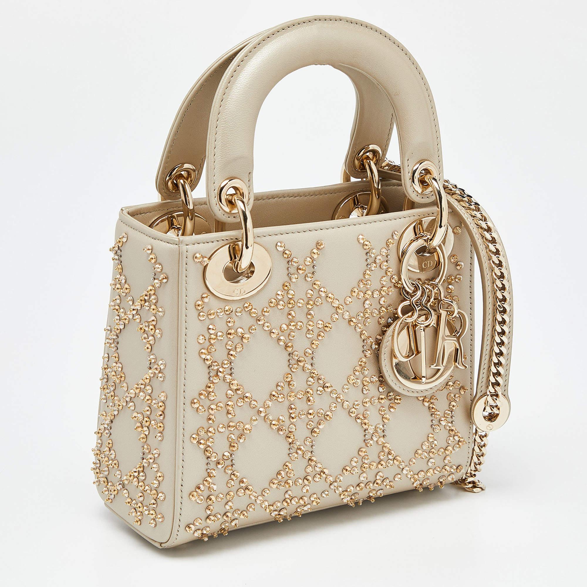 The Lady Dior tote is a Dior creation that has gained recognition worldwide and is today a coveted bag that every fashionista craves to possess. This white-hued tote has been crafted from leather and it carries beaded embellishments. It is equipped