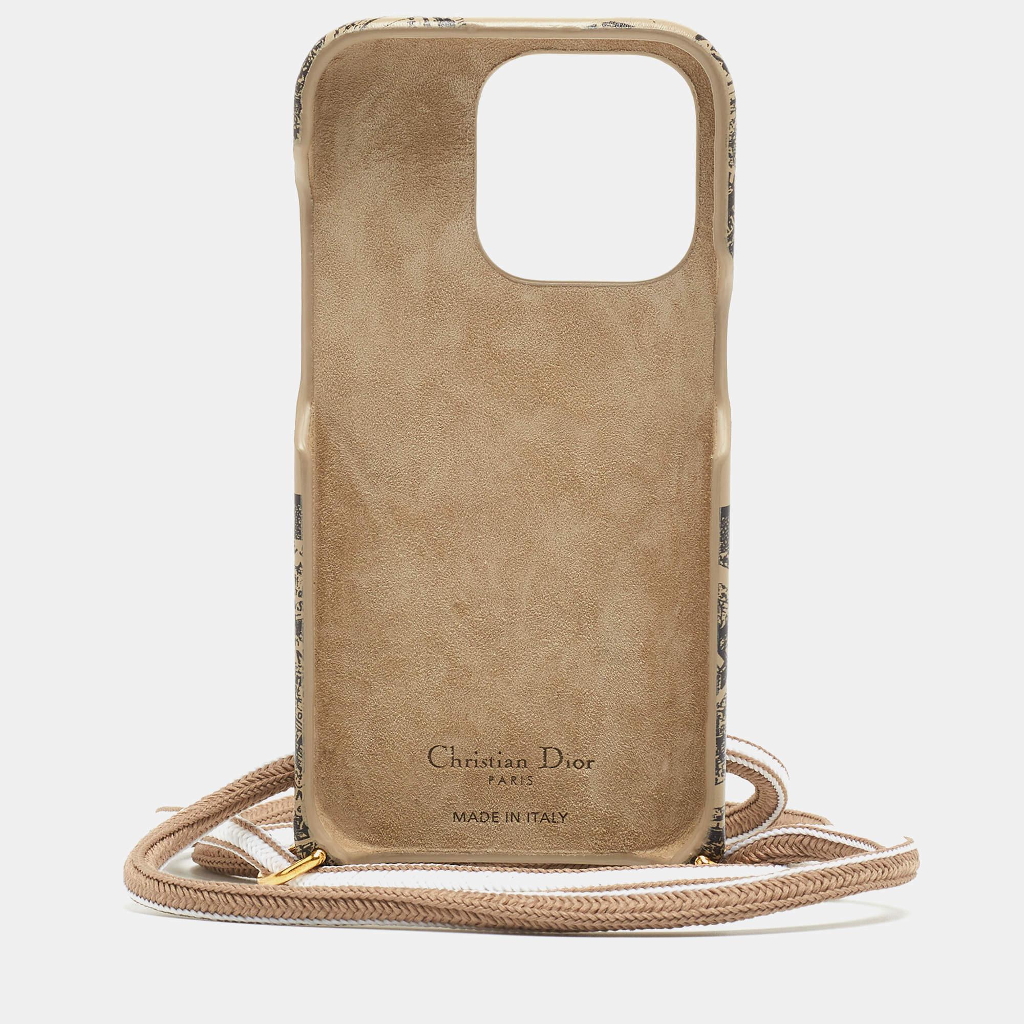A fine blend of style and sophistication, this iPhone 14 Pro Cord case is from the house of Dior. It is rendered in black & beige leather and is complete with the brand signature on the front.

