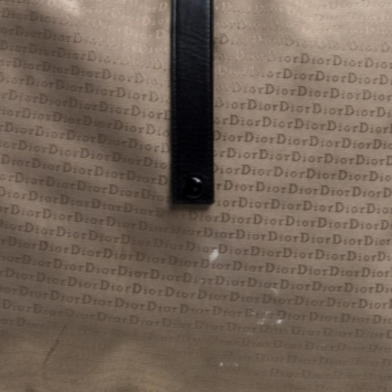 this lovely shoulder bag is perfect for everyday use. Hailing from the house of Dior, it is crafted from Oblique canvas and mesh and carries lovely beige & black hues. It has been designed with a long shoulder strap, silver-tone hardware and a roomy