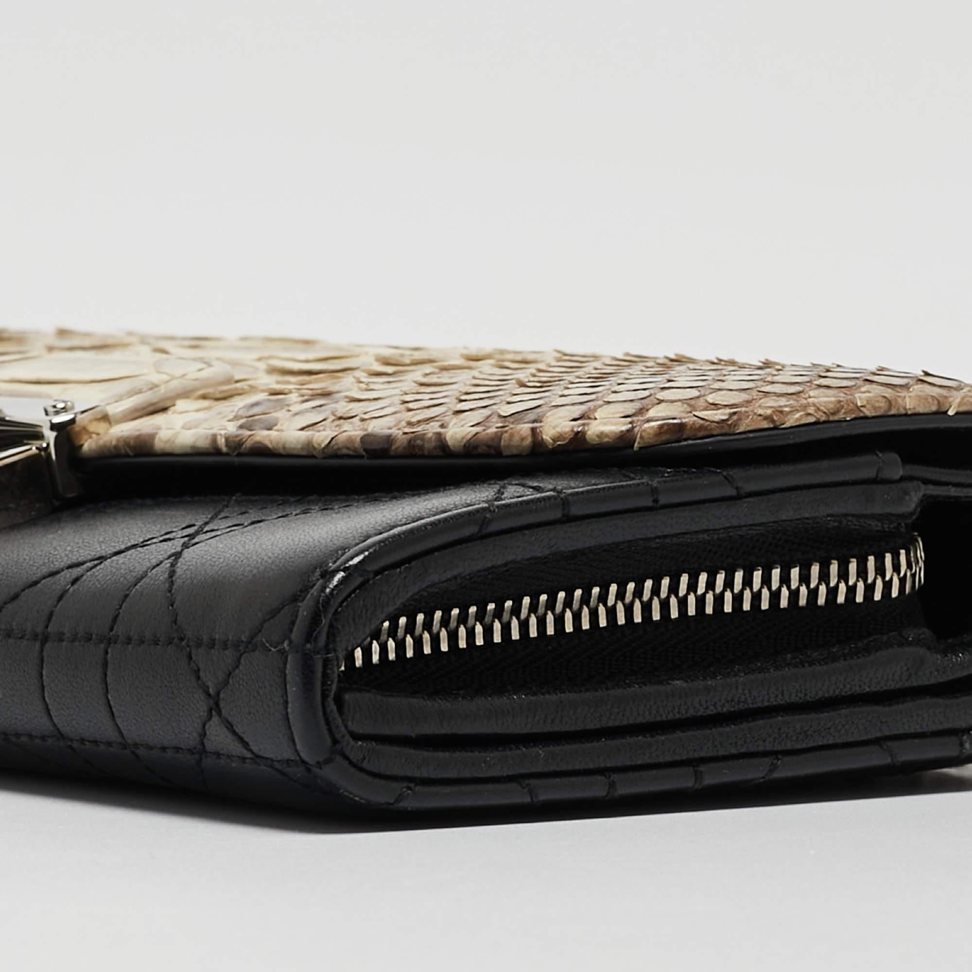 Dior Beige/Schwarz Python und Cannage Leder Diorling Kontinentale Brieftasche an Kette im Angebot 7