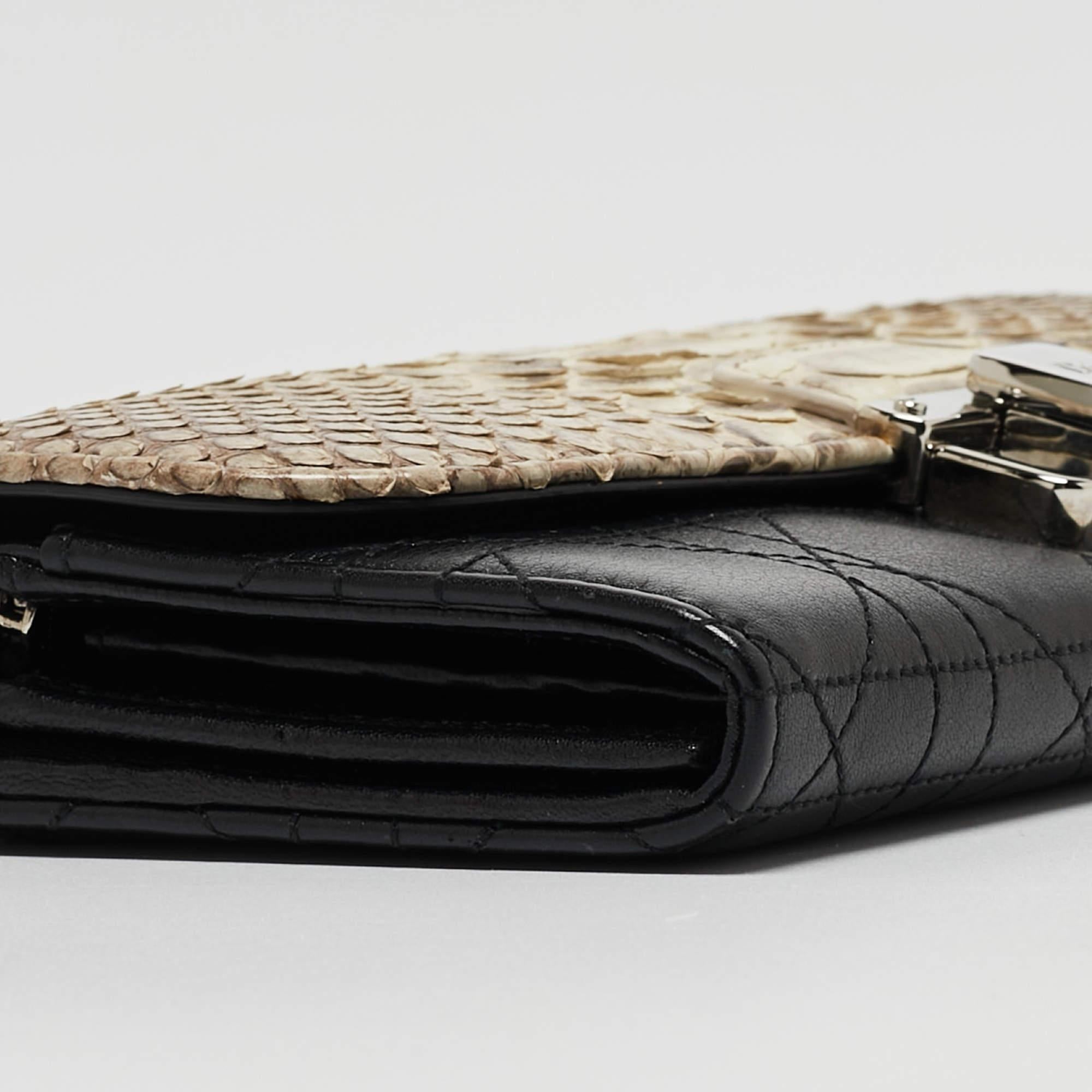 Dior Beige/Schwarz Python und Cannage Leder Diorling Kontinentale Brieftasche an Kette im Angebot 3