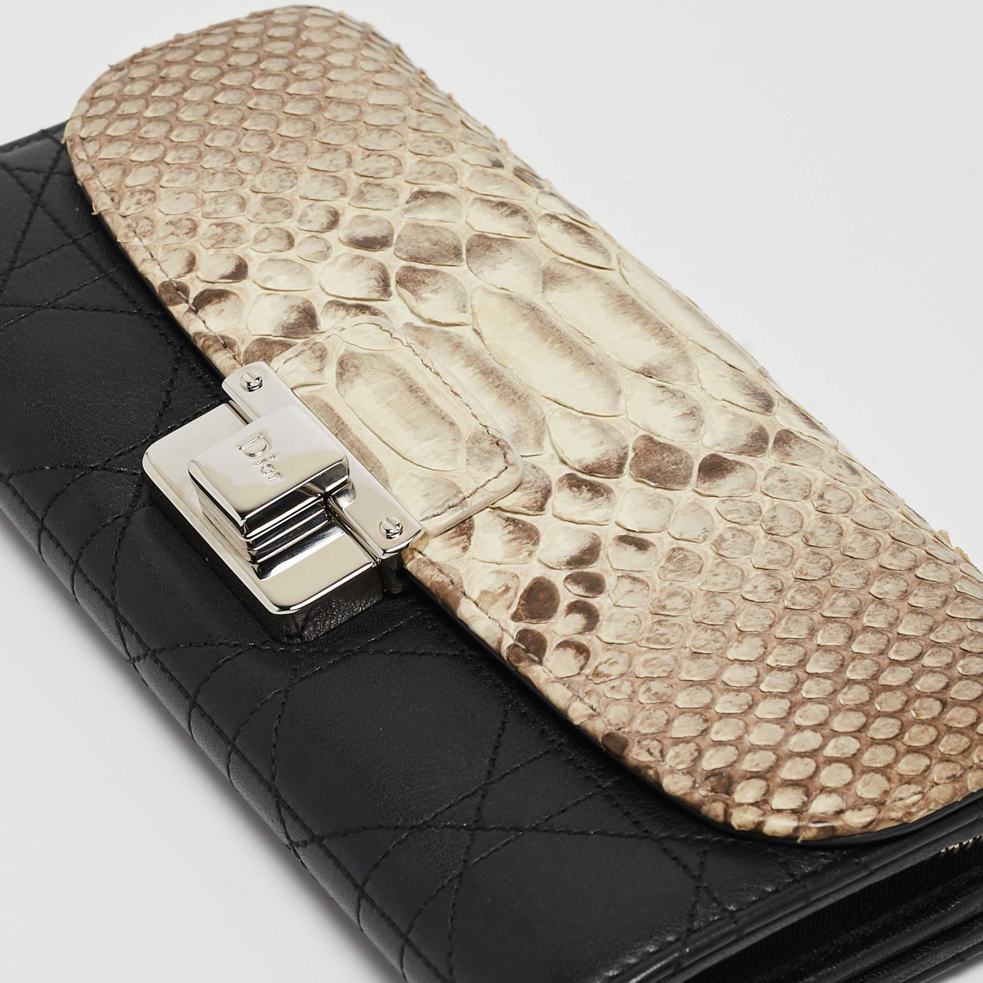 Dior Beige/Schwarz Python und Cannage Leder Diorling Kontinentale Brieftasche an Kette im Angebot 4