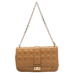 Dior - Grand sac à bandoulière Miss Dior en cuir cannage beige