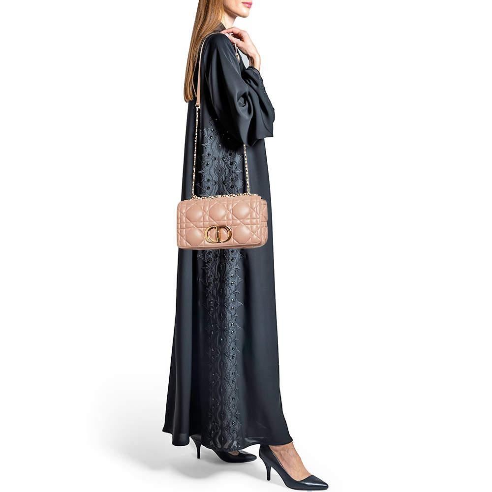 Beige Sac à bandoulière Caro Dior en cuir cannage beige de taille moyenne