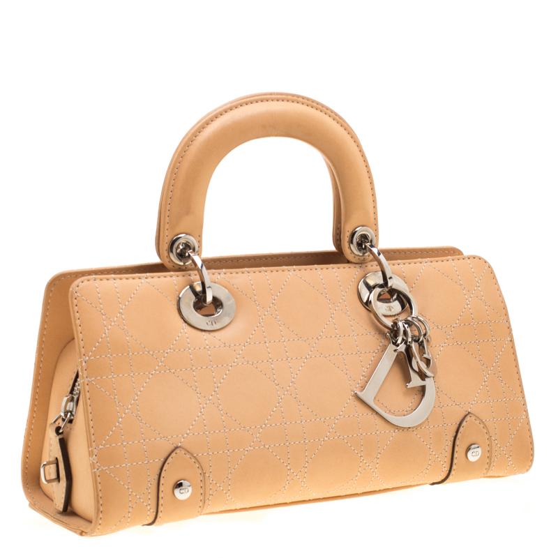 Dior Beige Cannage Leder Mini Lady Dior East West Tote im Zustand „Gut“ in Dubai, Al Qouz 2