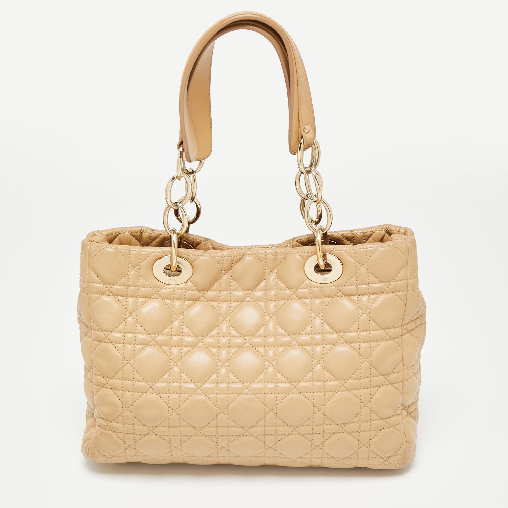 This Lady Dior tote is a Dior creation that has gained recognition worldwide and is today a coveted bag that every fashionista craves to possess. This soft tote has been crafted from leather, and it carries the signature Cannage quilt. It is