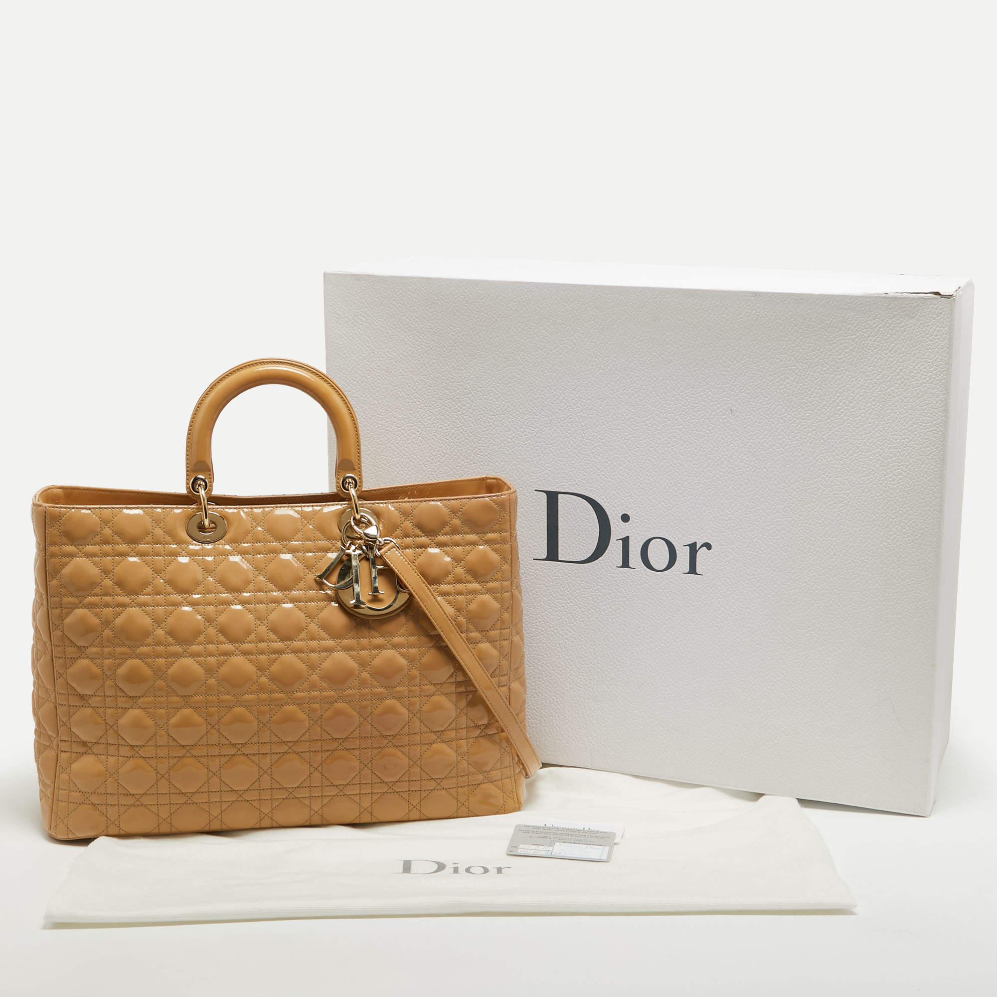 Dior Sac cabas Lady Dior extra large en cuir verni beige cannage 8