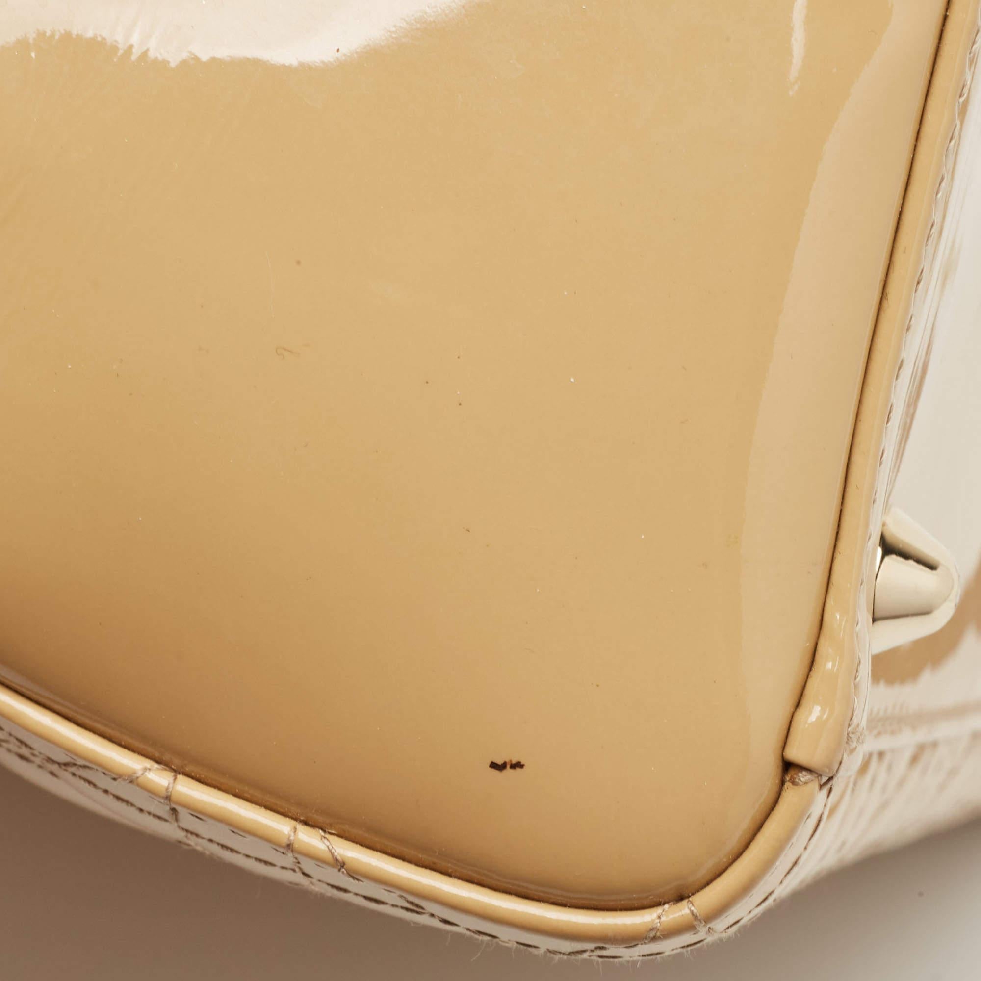 Dior grand sac cabas Lady Dior en cuir verni beige cannage 11