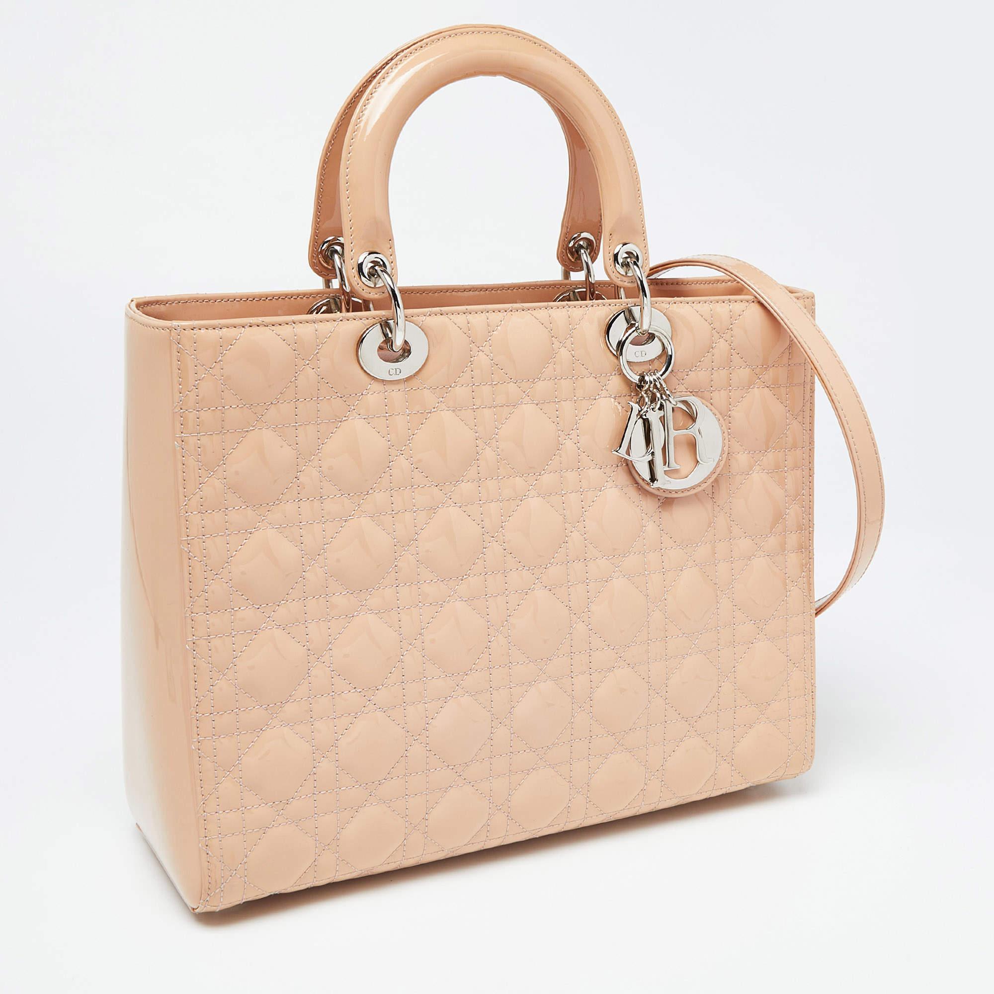  Dior grand sac cabas Lady Dior en cuir verni beige cannage Pour femmes 