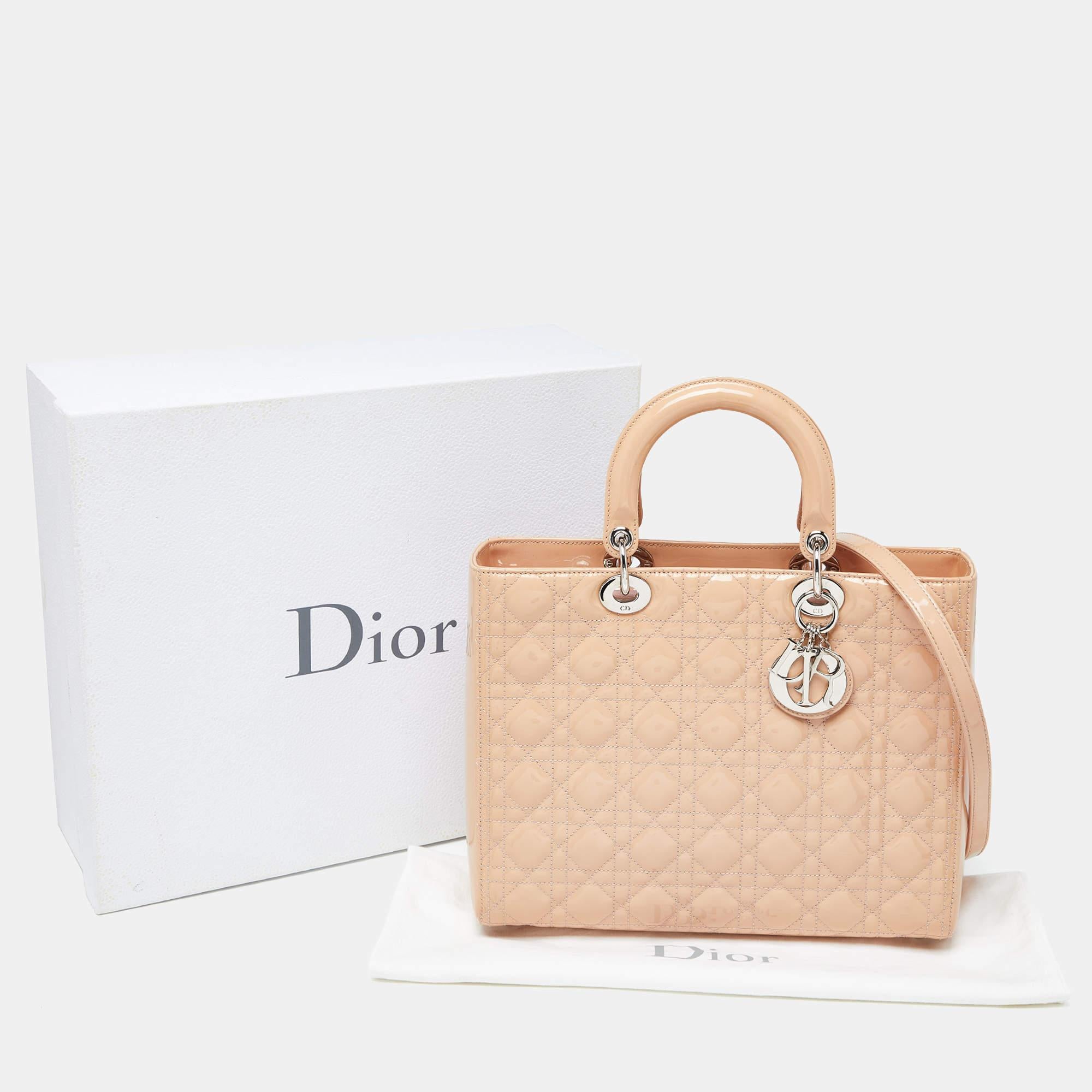 Dior grand sac cabas Lady Dior en cuir verni beige cannage 2
