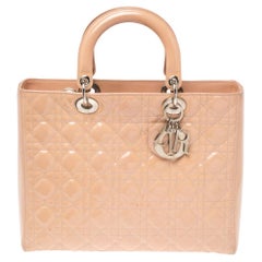 Dior - Grand sac cabas Lady Dior en cuir verni beige cannage