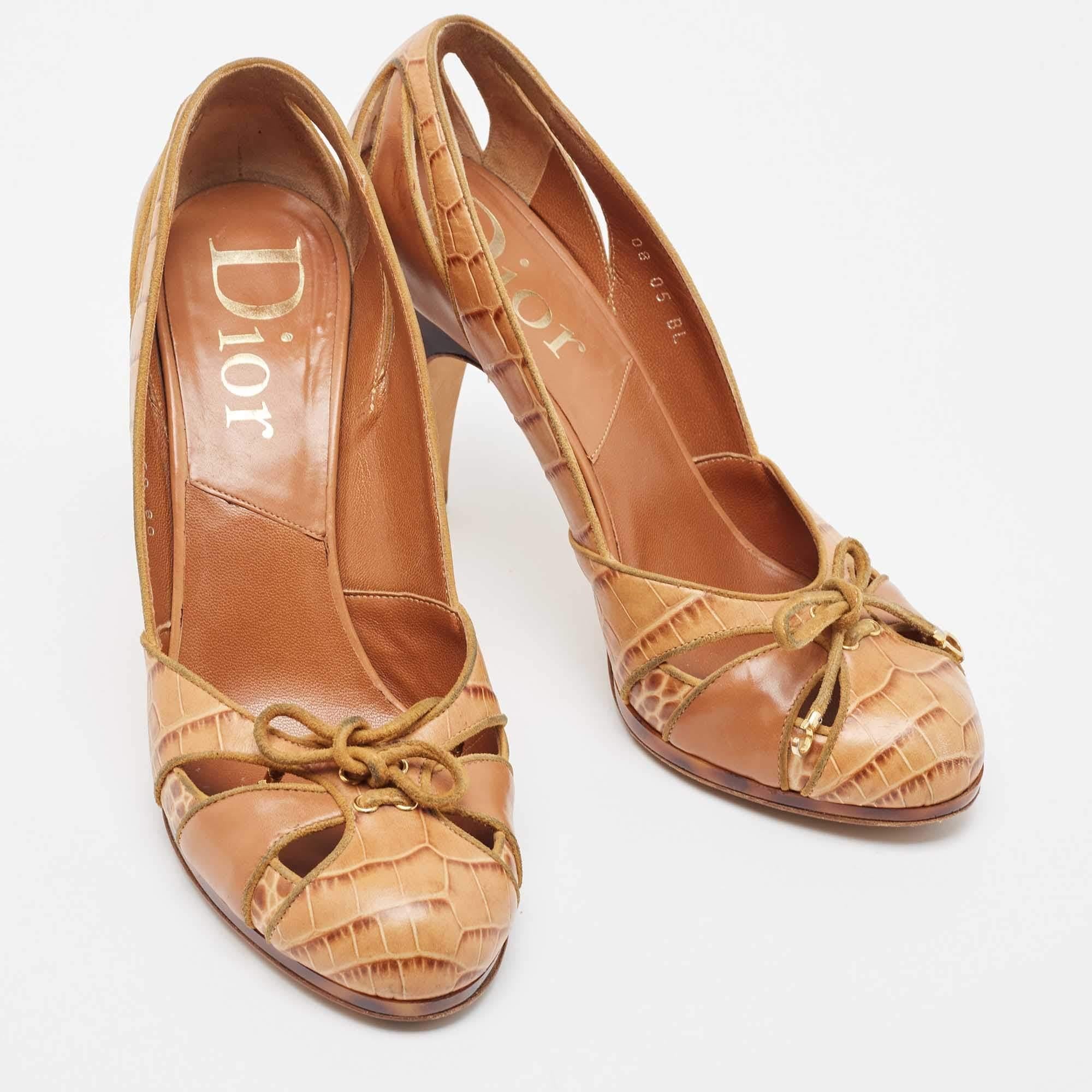 Dior Beige Croc Embossed Round Toe Pumps Size 37.5 For Sale 1
