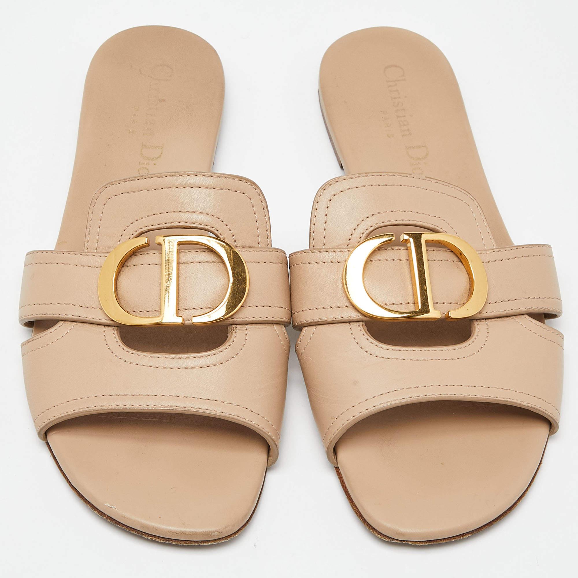 Dior Beige Leather 30 Montaigne Slide Sandals Size 36.5 In Good Condition In Dubai, Al Qouz 2