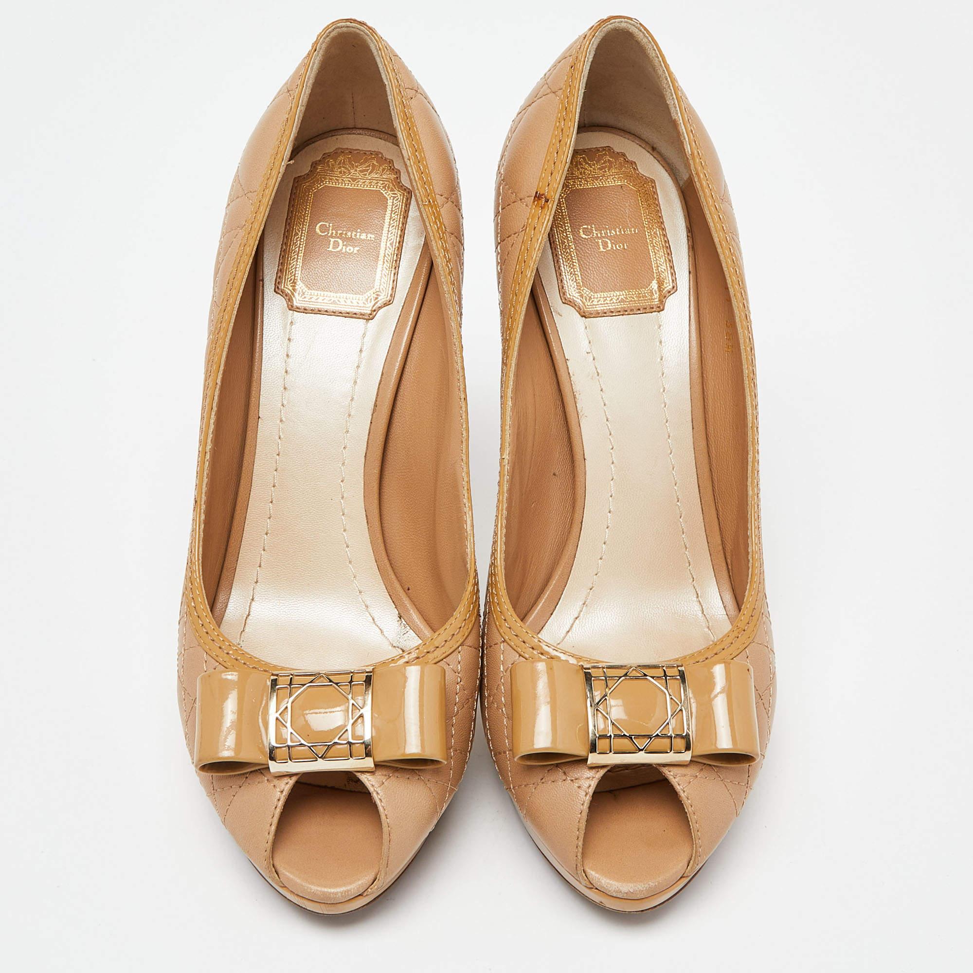Dior Beige leather and Patent  Peep Toe Pumps Size 38.5 In Excellent Condition For Sale In Dubai, Al Qouz 2