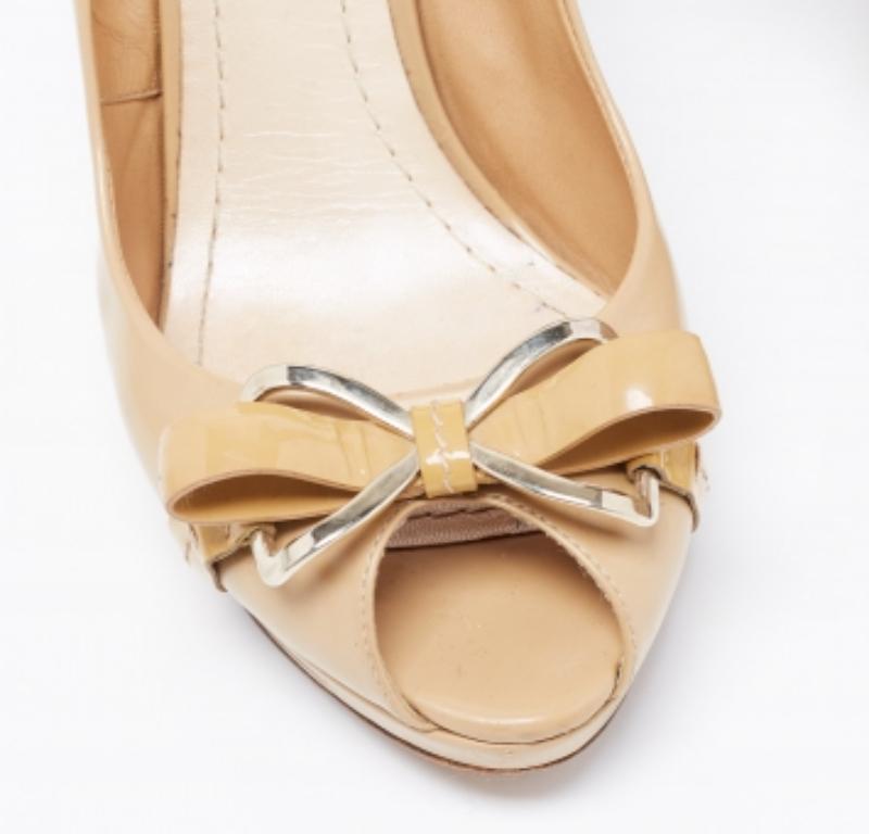 Dior Beige Leder Peep-Toe Plateau Pumps Größe 38,5 im Angebot 1