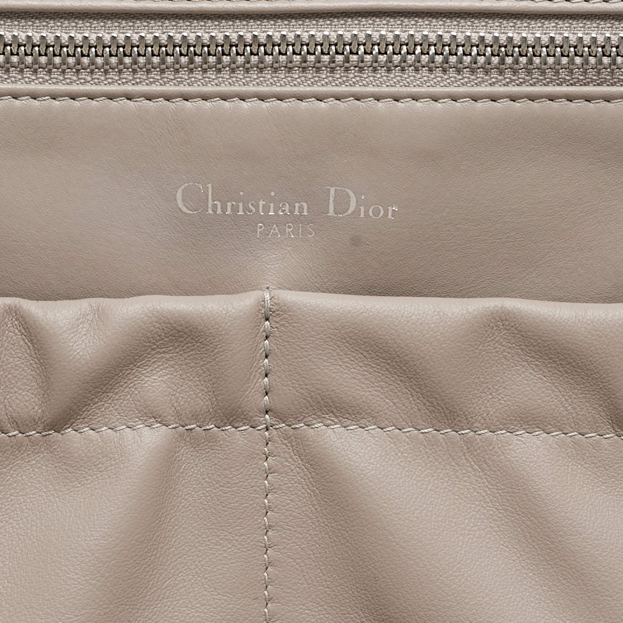 Valise à langer en cuir et toile beige/lilas Dior en vente 8