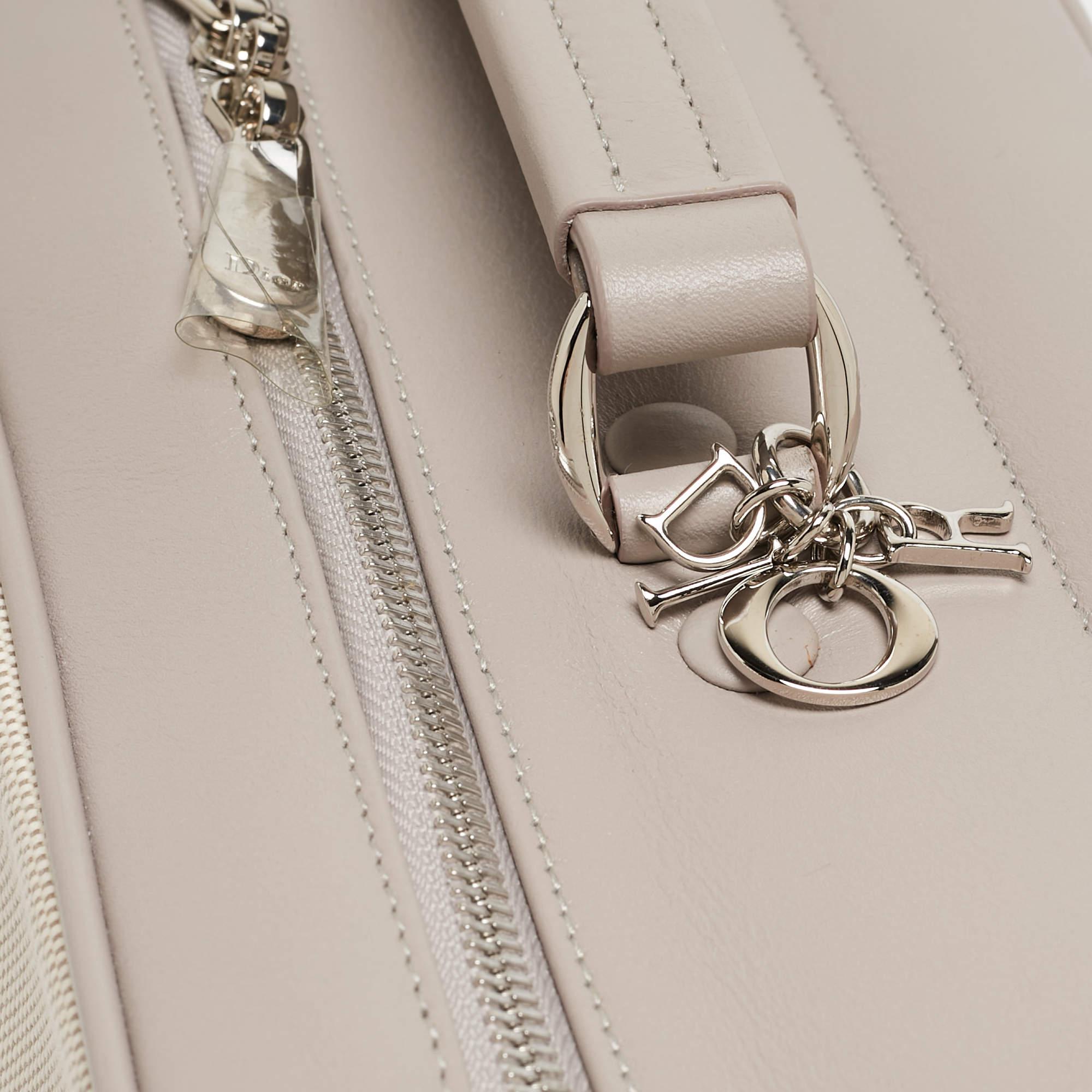 Valise à langer en cuir et toile beige/lilas Dior en vente 2