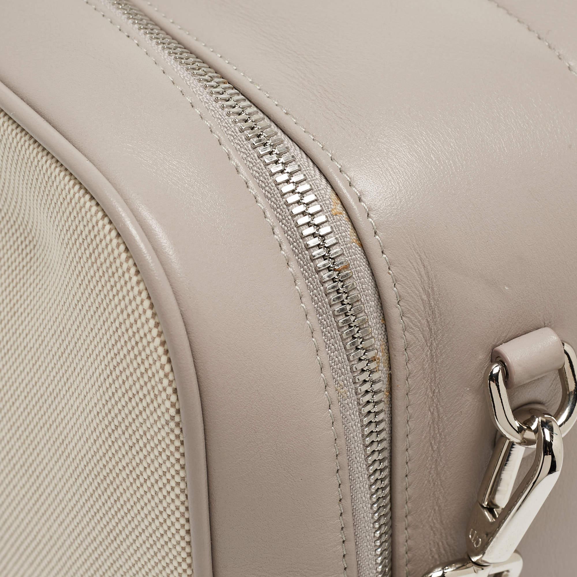 Valise à langer en cuir et toile beige/lilas Dior en vente 3