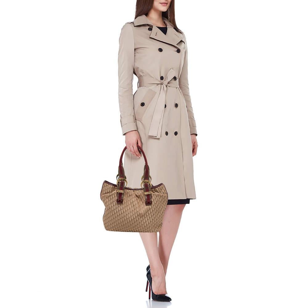 Designer bags are ideal companions for ample occasions Here we have a fashion meets functionality piece crafted with precision. It has been equipped with a well sized interior that can easily fit all your essentials.
