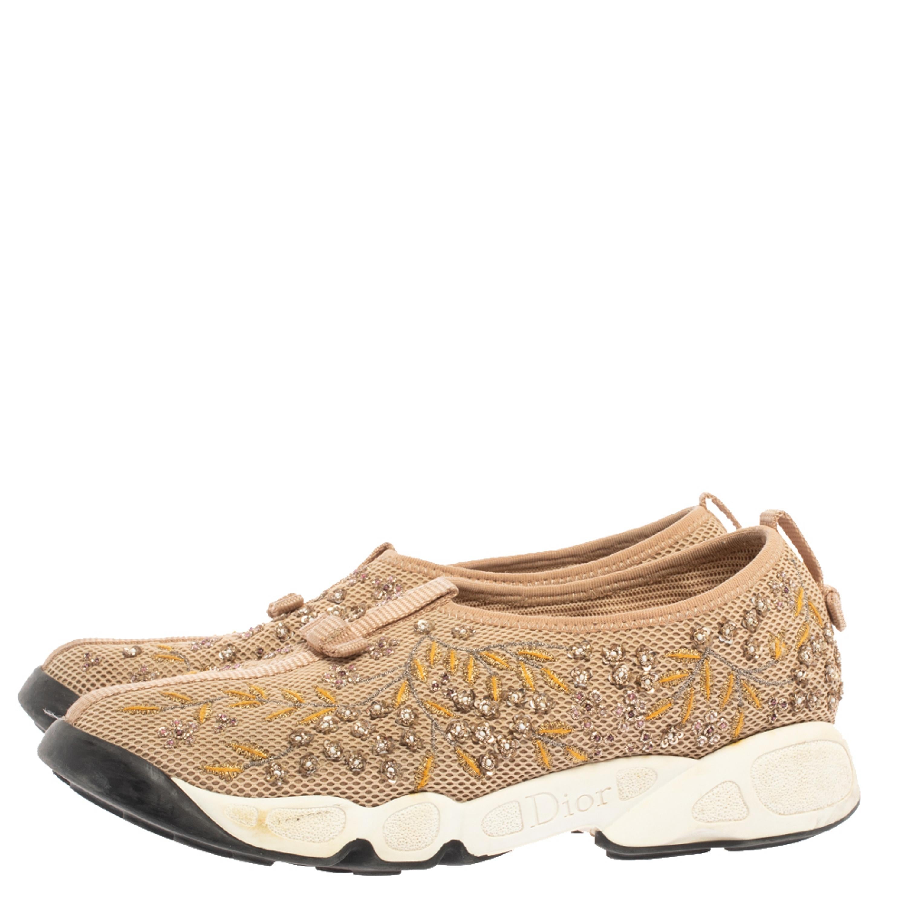 Dior Beige Mesh Fusion Floral Embellished And Embroidered Sneakers Size 38.5 In Good Condition In Dubai, Al Qouz 2