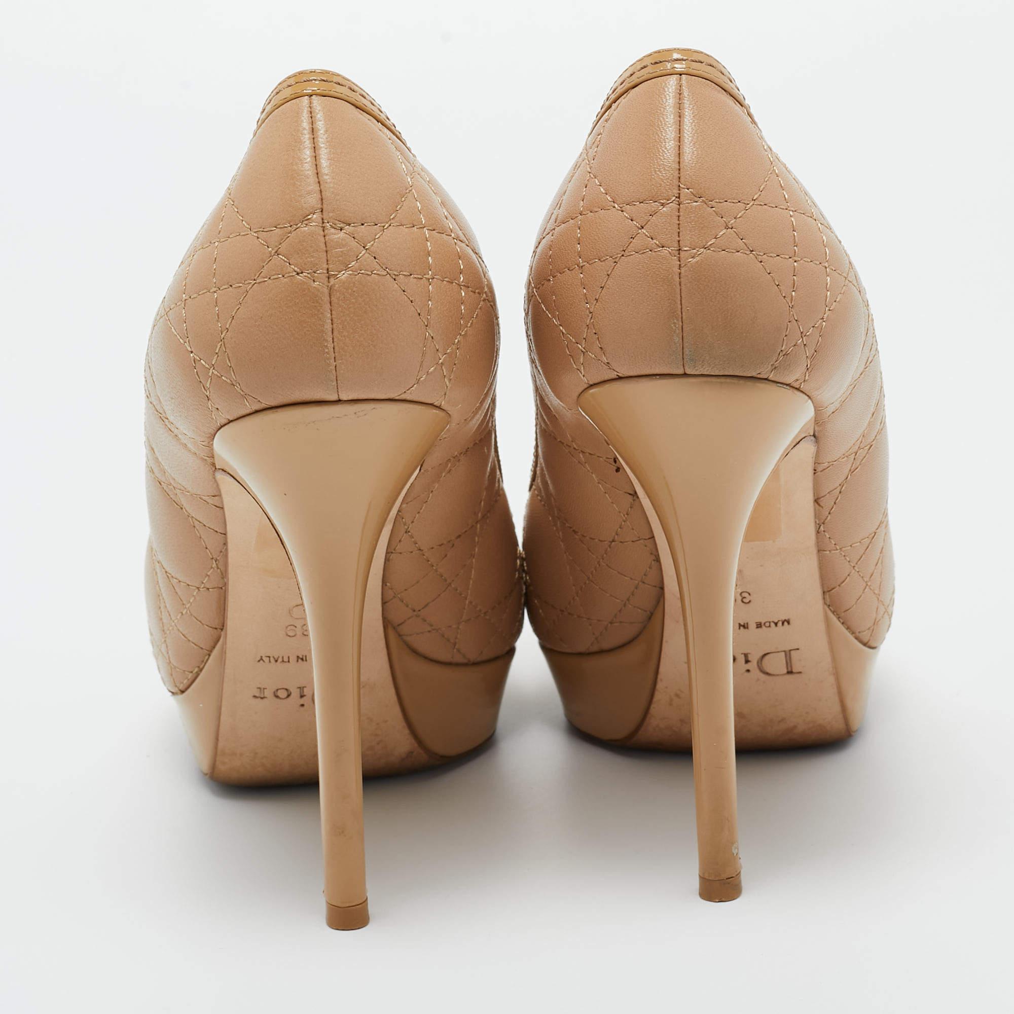 Dior Beige Patent Leather and Leather Peep Toe Pumps Size 39 In Excellent Condition In Dubai, Al Qouz 2