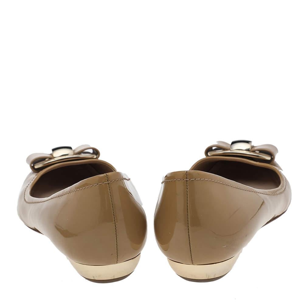 Dior Beige Patent Leather Ballet Flats Size 40 In Good Condition For Sale In Dubai, Al Qouz 2