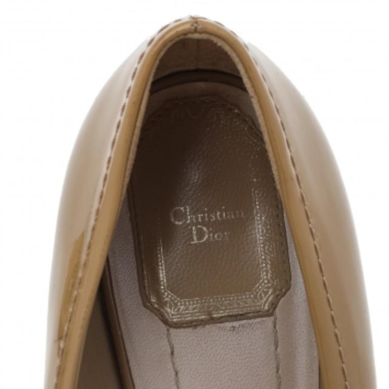Bailarinas de charol beige Dior talla 40 en Bueno estado para la venta en Dubai, Al Qouz 2