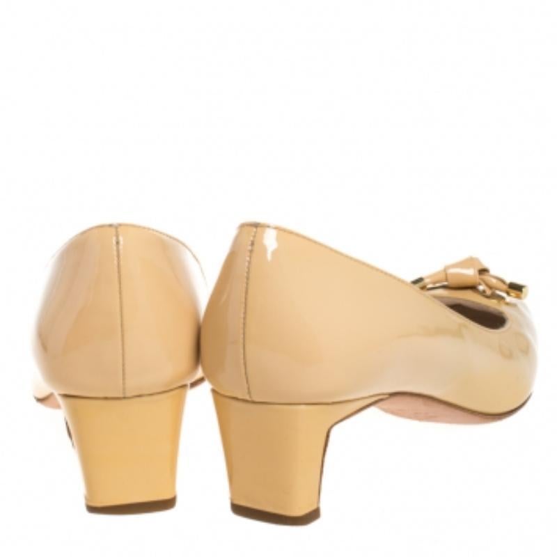Dior Beige Lackleder Schleife Detail Square Toe Pumps Größe 39 im Angebot 2