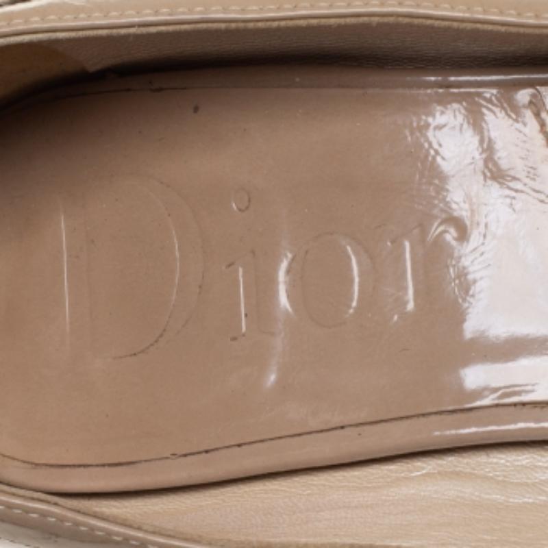 Dior Beige Patent Leather Buckle Detail Peep Toe Pumps Size 37 For Sale 1