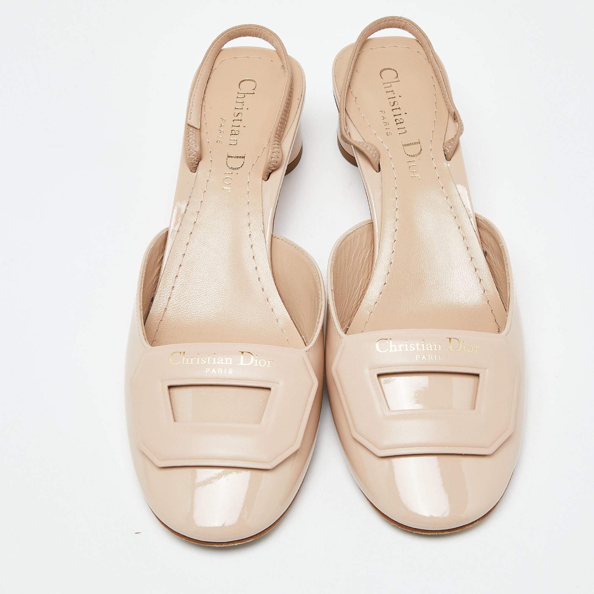 Dior Beige Patent Leather Day Block Heel Slingback Sandals Size 37 In Good Condition For Sale In Dubai, Al Qouz 2