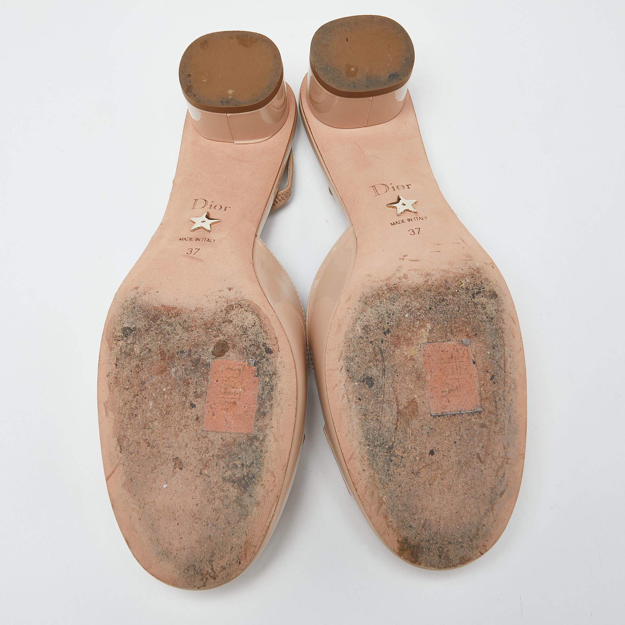 Dior Beige Lackleder Day Block Heel Slingback Sandalen Größe 37 im Angebot 4