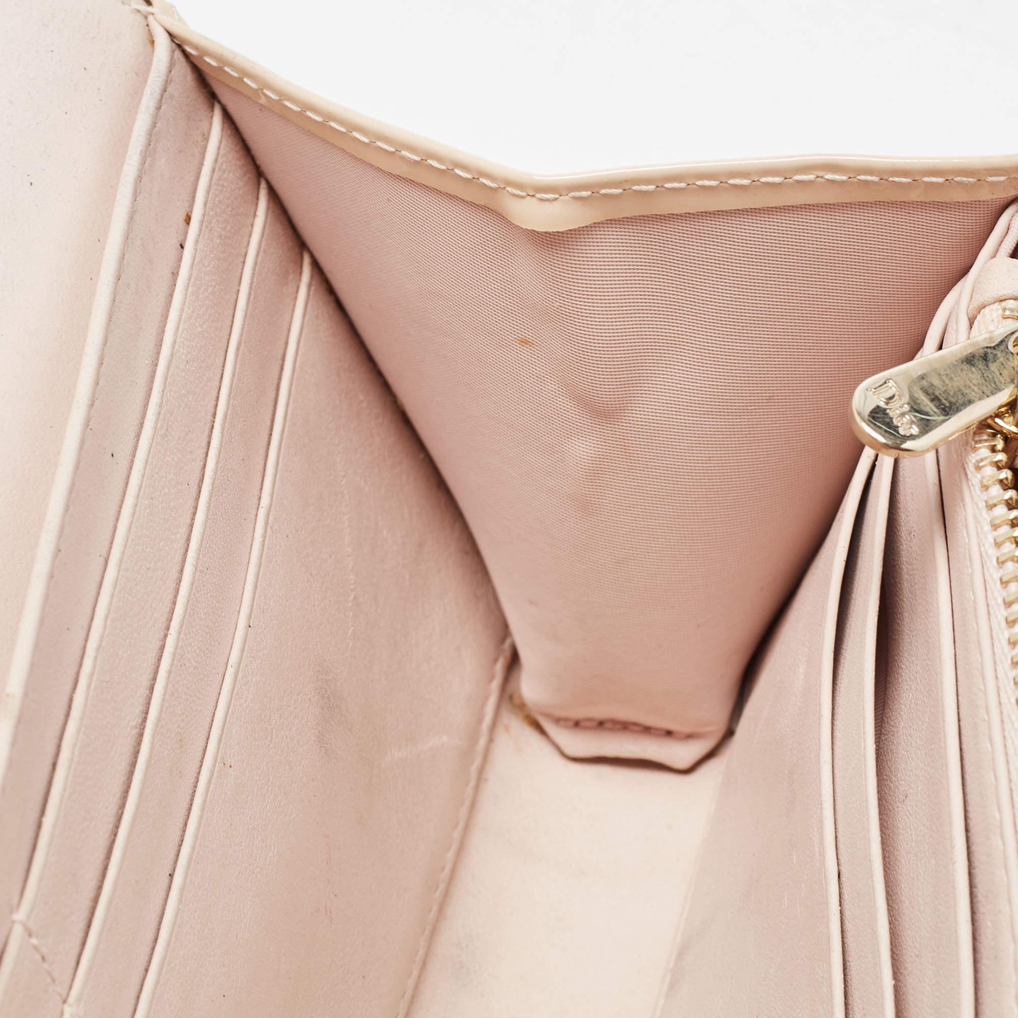 Dior Diorama Brieftasche aus beigem Lackleder an Kette, Diorama an Kette 6