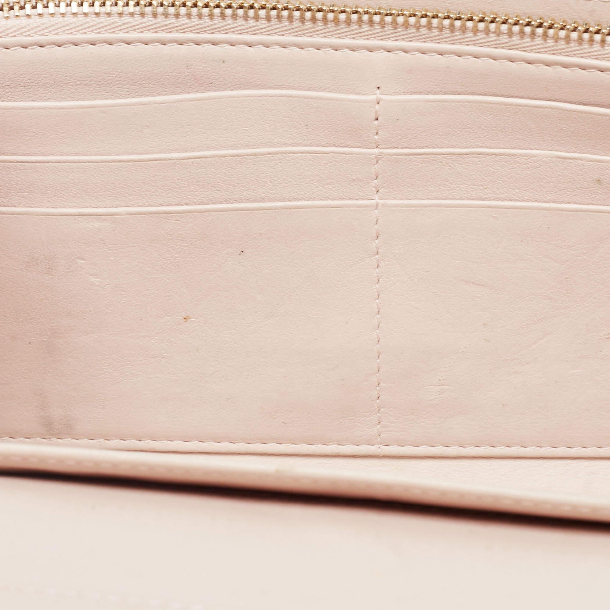 Dior Portefeuille Diorama en cuir verni beige sur chaîne en vente 11