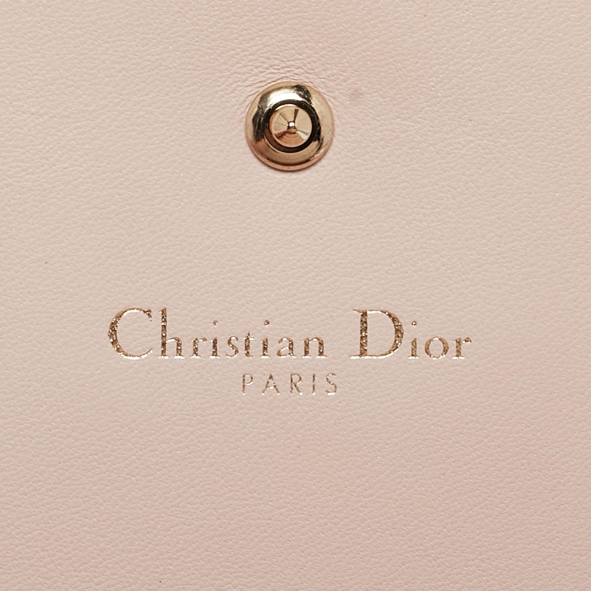 Diorama Brieftasche aus beigem Lackleder an Kette von Dior Damen im Angebot