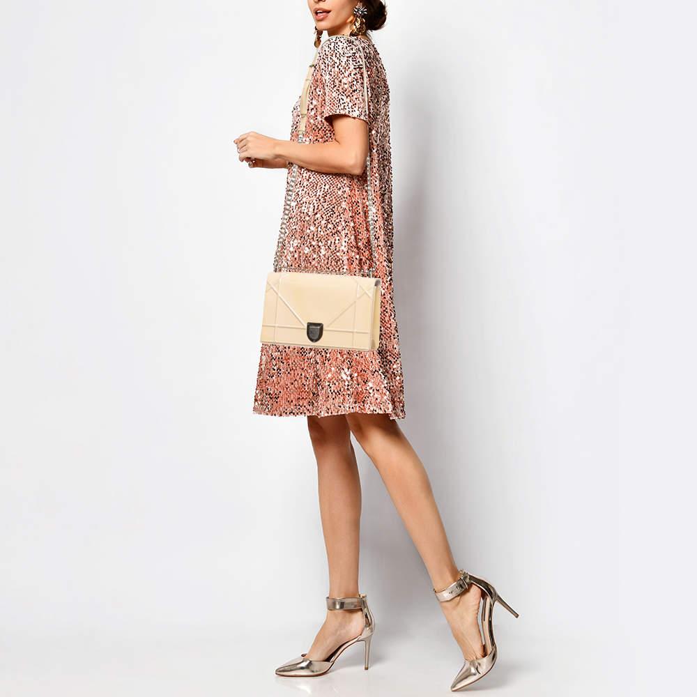Dior Beige Patent Leather Medium Diorama Shoulder Bag In Good Condition For Sale In Dubai, Al Qouz 2