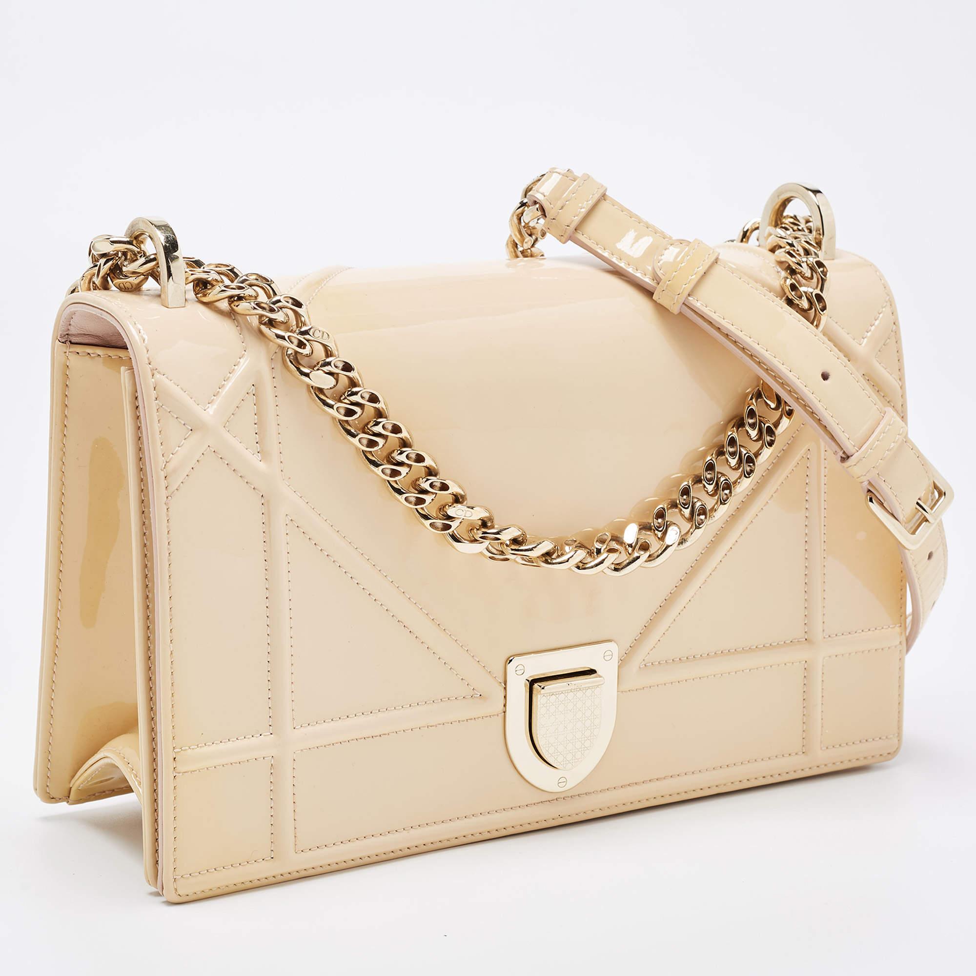 Women's Dior Beige Patent Leather Medium Diorama Shoulder Bag For Sale