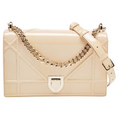 Sac à bandoulière Diorama Dior en cuir verni beige de taille moyenne