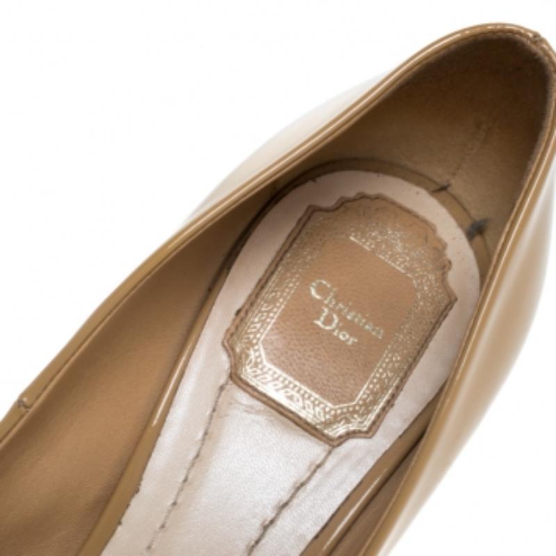 Dior Beige Lackleder Miss Dior Peep Toe Plateau Pumps Größe 39.5 Damen im Angebot