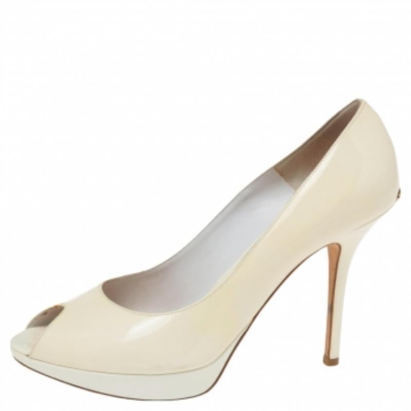 Bombas de plataforma con puntera abierta Miss Dior en charol beige Dior Talla 40.5 en Bueno estado para la venta en Dubai, Al Qouz 2