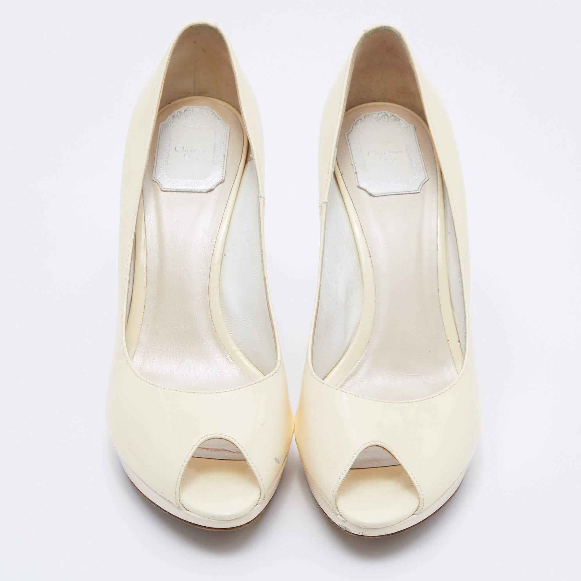 Dior Beige Patent Leather Miss Dior Pumps Taglia 40.5 In condizioni discrete in vendita a Dubai, Al Qouz 2